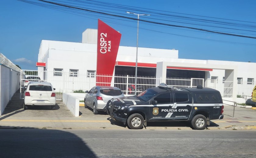 Polícia Civil prende em flagrante mulher por furtar empresa de construção no Pilar