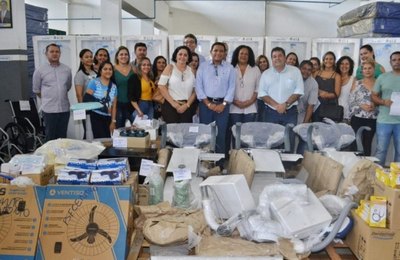 Prefeito Júlio Cezar e secretária entregam mais equipamentos para a Saúde de Palmeira