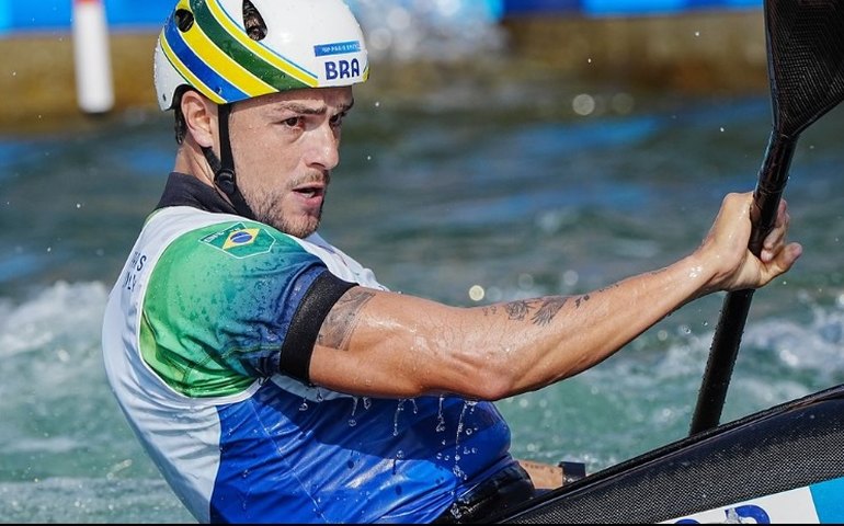 Semifinalista da canoagem slalom, Pepê Gonçalves fez ensaio sensual e namora modelo há dois anos; conheça