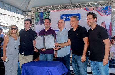 Paulo Dantas e Ronaldo Lopes assinam ordem de serviço para mais investimentos na infraestrutura de Penedo