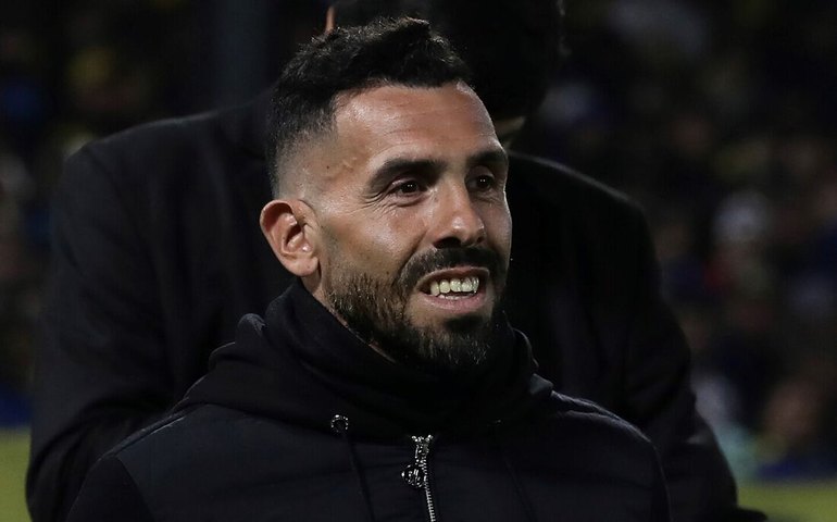 Tévez, ídolo de Corinthians e Boca Juniors, é internado após sentir fortes dores no peito