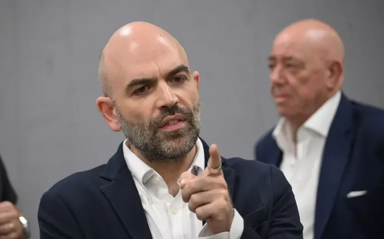 Chefão mafioso é condenado por ameaças a Roberto Saviano