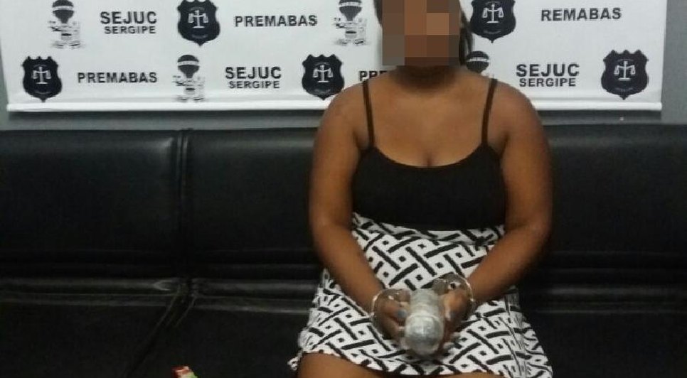 mulher presa tenta entrar com droga presidio