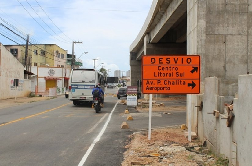 Trânsito flui normalmente em segundo dia de desvio na AL-101 Norte