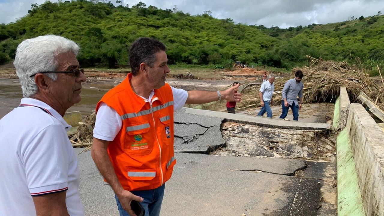 Prefeito de Branquinha recebe equipe do DER para vistoriar pontes afetadas pela enchente