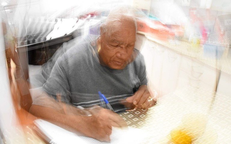 Pessoas com Parkinson poderão ter atedimento prioritário, segundo projeto