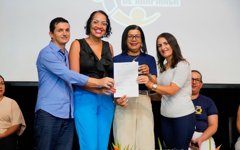 Prefeitura dá posse a 78 conselheiros educacionais para o biênio 2024-2026