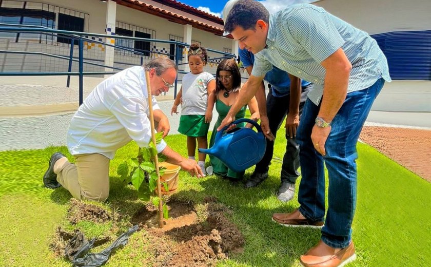 Arapiraca realiza plantio de 5 mil mudas de árvores em 2022