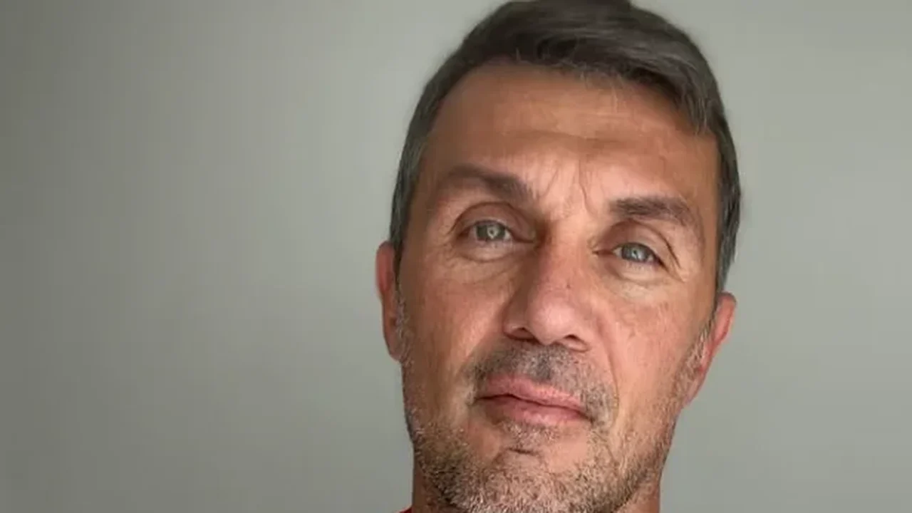 Filho da lenda Maldini, atacante do Cagliari bate Porsche e vai para hospital