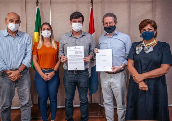 Sedetur assina termo de fomento para desenvolvimento do turismo de eventos e negócios em Alagoas