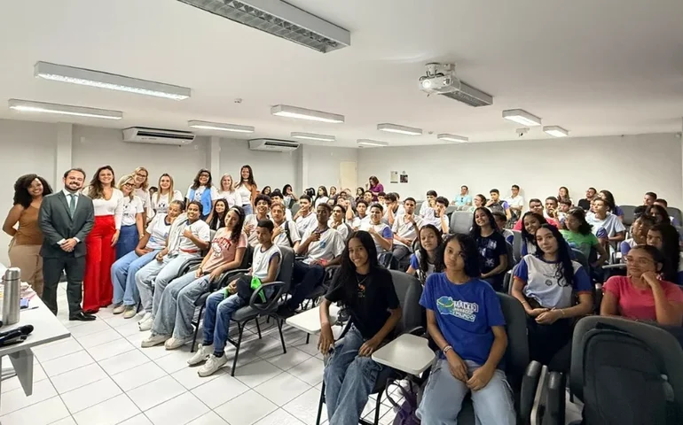 Aproximação com a sociedade: Judiciário conclui atividades de combate ao bullying escolar reunindo estudantes em ciclo de palestras