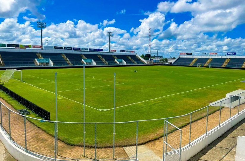 Equipe de Esporte avalia manutenção do Estádio Municipal de Arapiraca
