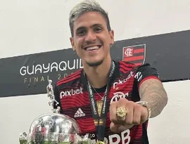 Pedro sofre lesão muscular a dez dias da final da Libertadores e pode desfalcar o Flamengo