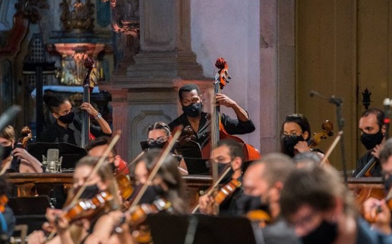 Músicas clássica e popular reunidas em concertos
