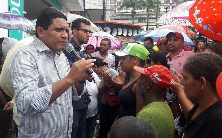 Prefeito recebe manifestantes do Brivaldo Medeiros e Antônio Ribeiro, em Palmeira dos Índios