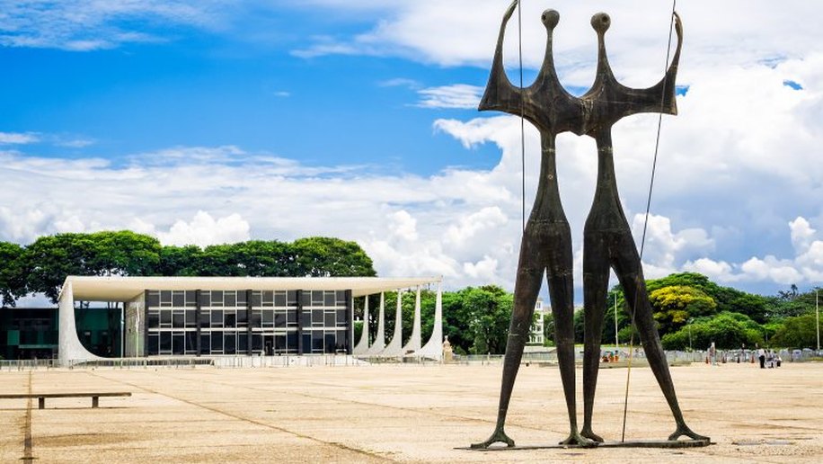 Sancionada com vetos lei que reajusta salários de servidores do Judiciário