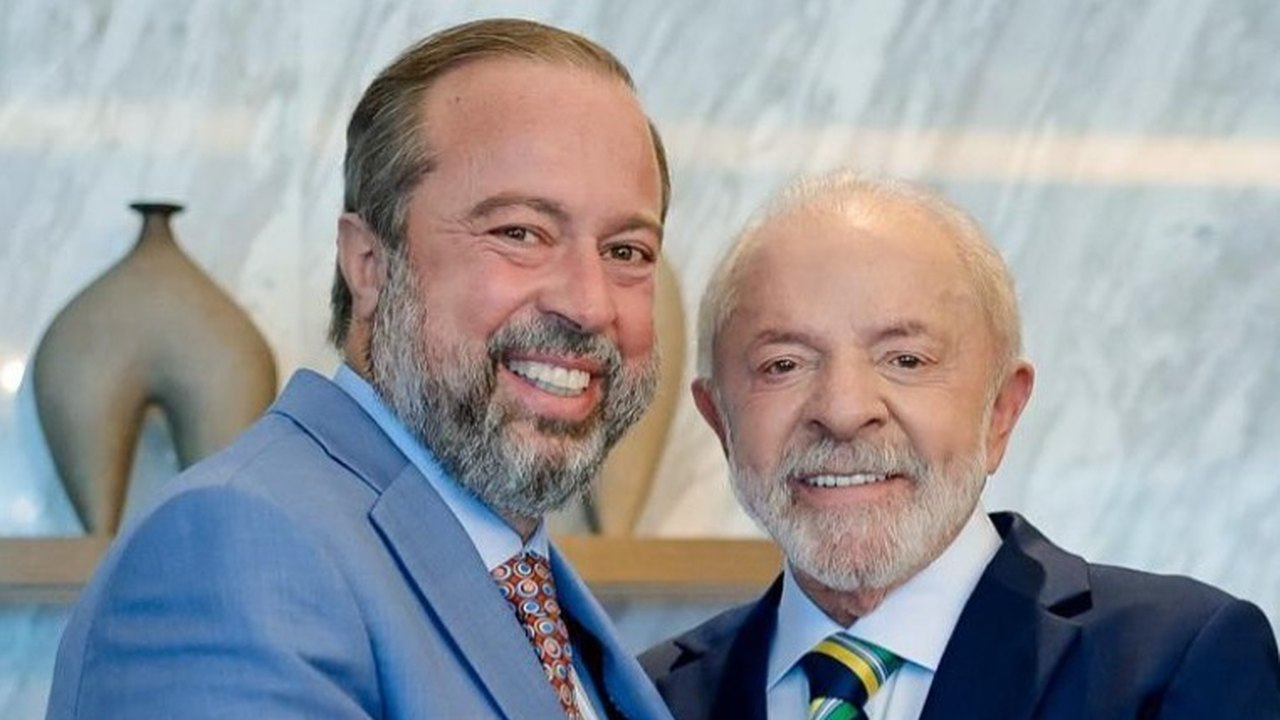 Lula recebe ministro de Minas e Energia após incêndio no Paraná causar apagão em todas as regiões