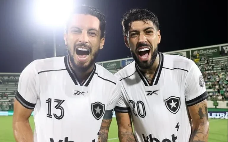 Botafogo faz três gols no início e goleia a Chapecoense na Arena Condá