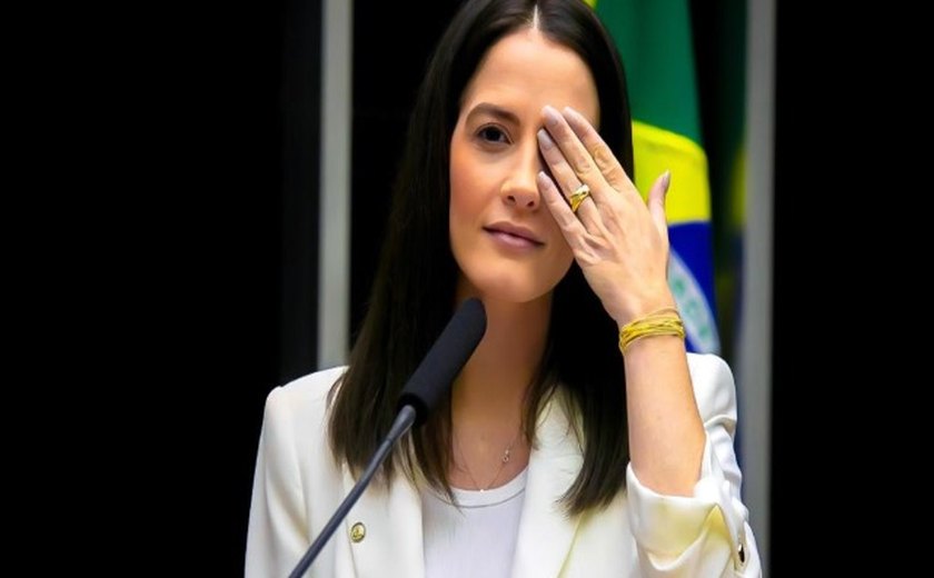 Deputada Amália Barros, amiga de Michelle Bolsonaro, faz novo procedimento e segue em UTI