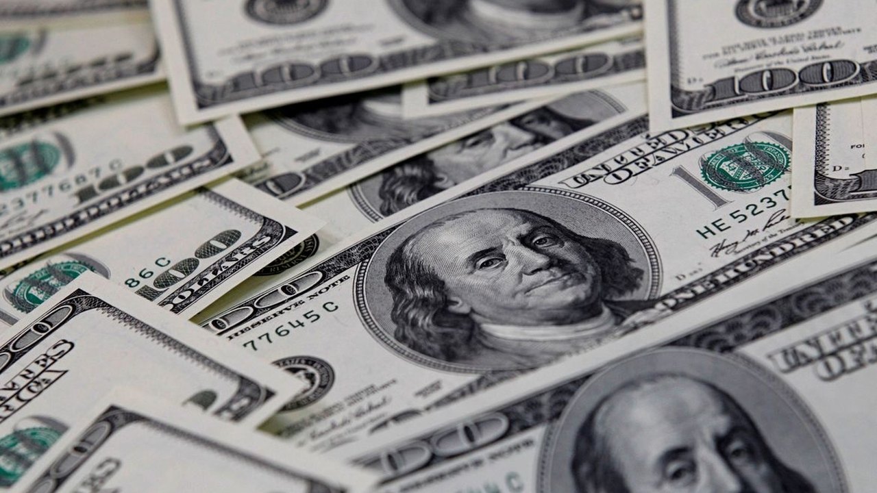 Dólar fecha em baixa de 0,47% com inflação mais comportada nos EUA