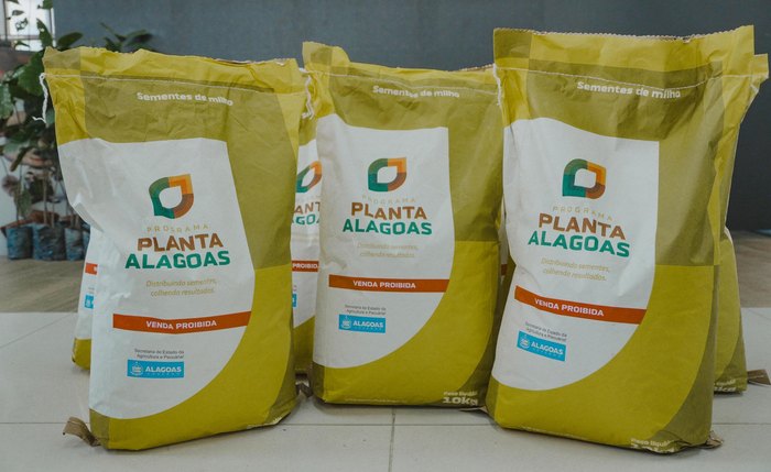 Distribuição de sementes ocorre em Santana do Ipanema, Dois Riachos e Cacimbinhas