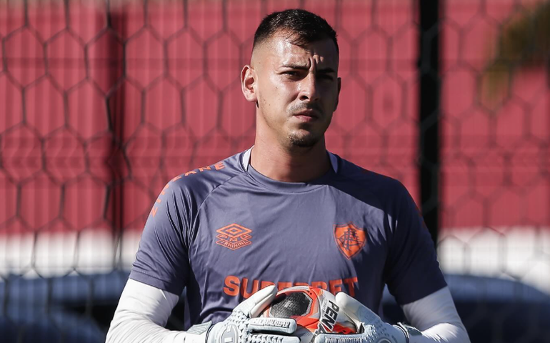 Fluminense renova contrato do goleiro Vitor Eudes, reserva de Fábio, até 2027