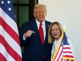 Trump diz que Meloni 'implorou' para tirar foto com ele no G7