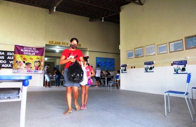 Semed Penedo informa entrega de kits da merenda escolar na Escola Santa Luzia