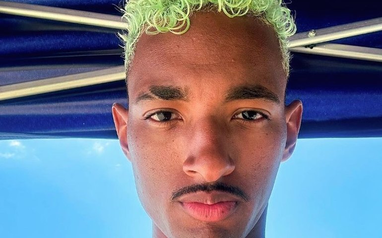 Influencer diz que casa foi invadida em operação policial na maré: 'Muito indignado'