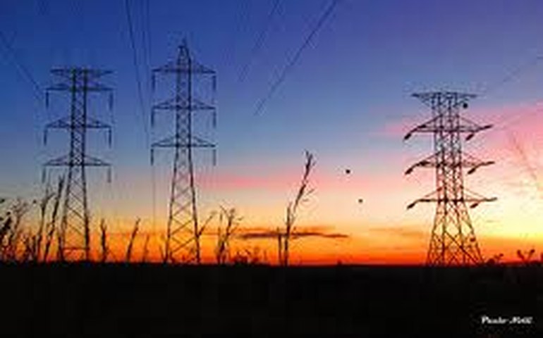 Conta de luz aumentará 2,6% no ano que vem devido a empréstimos, diz ministério