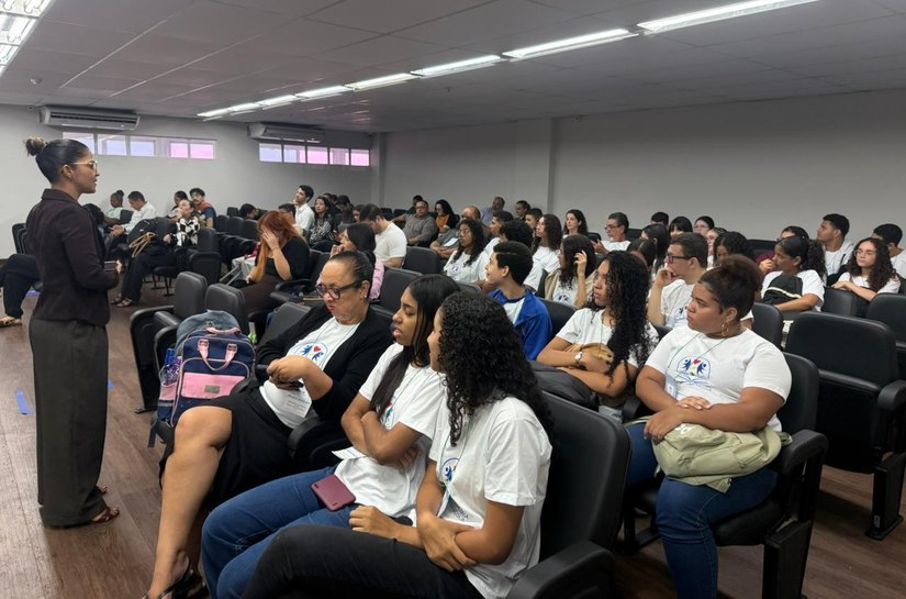 Estudantes vivenciam experiência no Tribunal do Júri