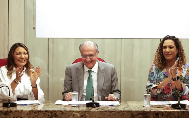 Programa quer ampliar contratação de negros no comércio exterior