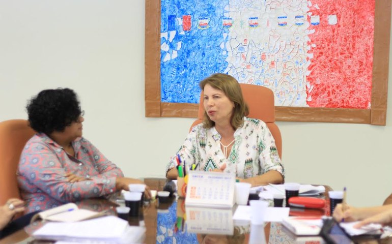 Reitora da Ufal se reúne com membros do Fórum de Saúde Mental