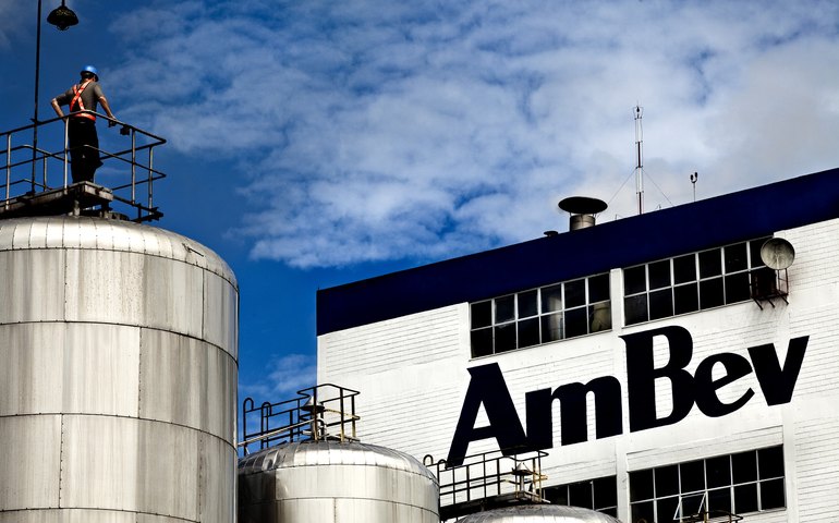 Ambev: lucro líquido vai a R$ 3,747 bilhões no 4º trimestre, queda anual de 45,6%