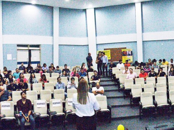 SMTT realiza palestra sobre trânsito para estudantes da Ufal