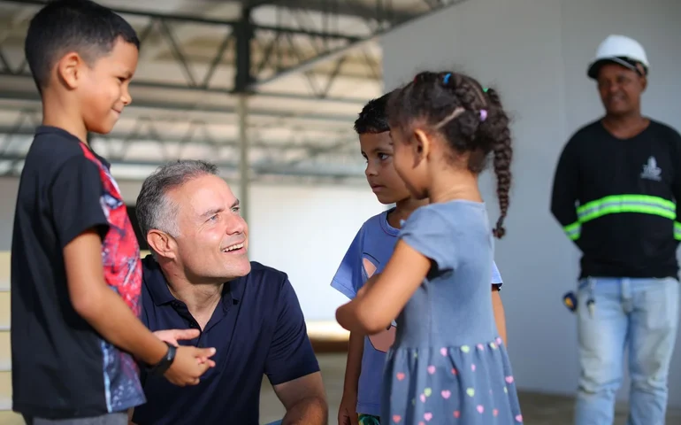 Com 41,75%, Renan Filho ultrapassa JHC em pesquisa, após início da pré-campanha