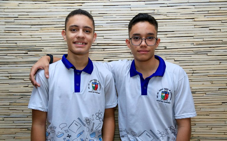 Prodígios da Matemática, irmãos inspiram colegas em escola estadual