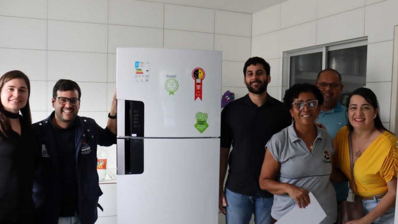 Escolas da rede municipal de ensino continuam recebendo novos eletrodomésticos