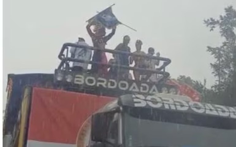 Carnaval de SP: Blocos desfilam debaixo de chuva no 1º fim de semana de festa