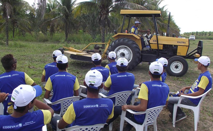 Projeto Amanhã da Codevasf capacita futuros tratoristas do Perímetro Irrigado do Itiúba em Alagoas