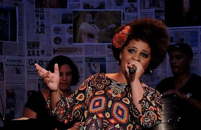 Cantora Mel Nascimento se apresenta nesta sexta-feira