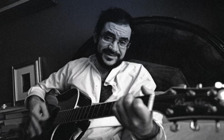 Renato Russo, Chorão: o que ídolos achariam de 'voltar' por IA? Ex-parceiros opinam