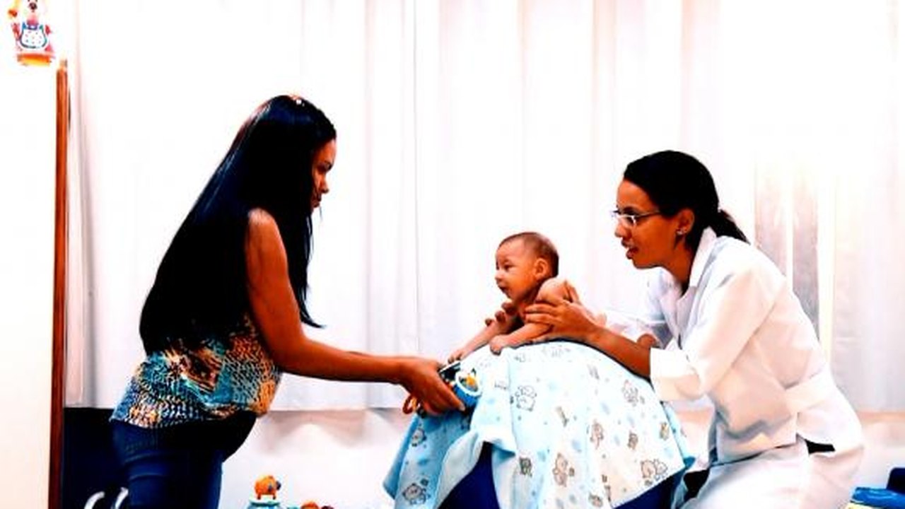 Mães de bebês com microcefalia enfrentam rotina exaustiva em busca de tratamento