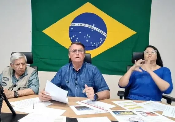 Em live semanal, presidente Bolsonaro afirma que lucro da Petrobras 'é absurdo'