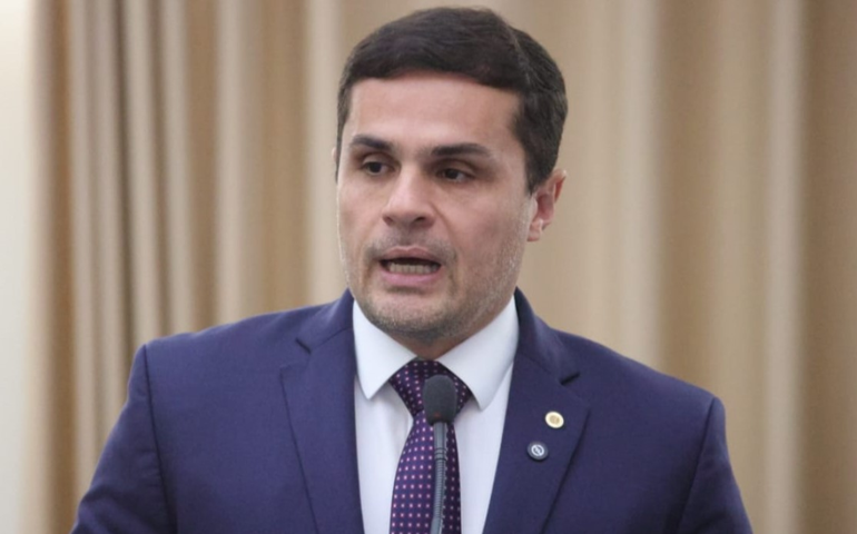 Alexandre Ayres propõe homenagem ao Doutor Wanderley pela criação do Hospital do Coração