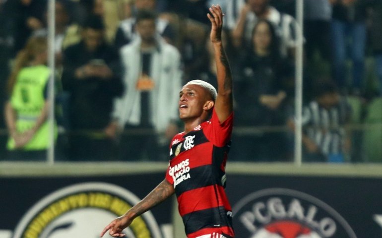 Flamengo busca virada e derrota Atlético-MG no Independência