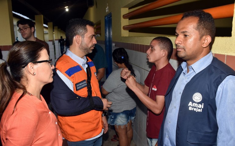 Paulo Dantas percorre abrigos de desalojados e desabrigados no Trapiche e Vergel