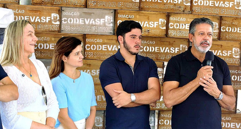 Arthur Lira entrega modernização de quase 6 km de ruas e kits de apicultura em Flexeiras