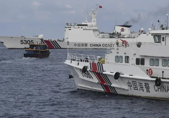 Colisão entre navios da China e Filipinas eleva tensão militar no Pacífico