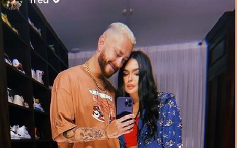 'BBB 23': após eliminação, Larissa encontra Fred para comemoração de aniversário do jornalista